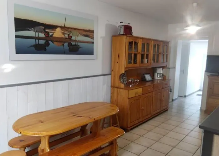 Semesterbostad La Maison Bleue *